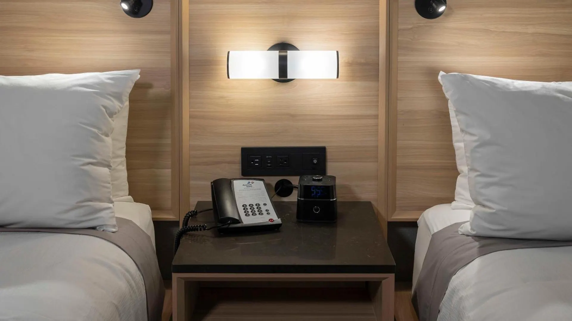 Accent Inns Victoria Hotel